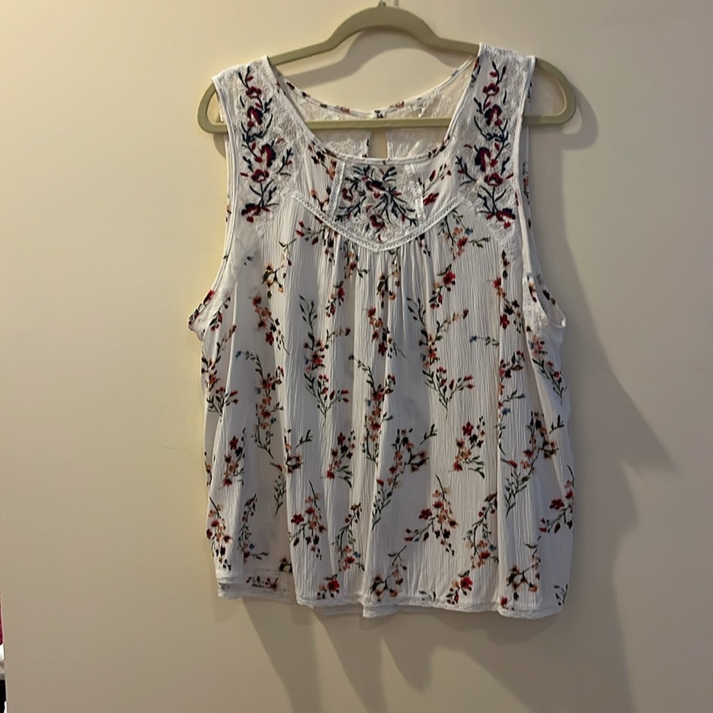 Mason & Belle Sleeveless White Floral Blouse